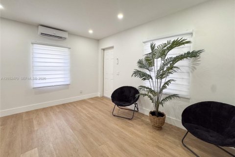 Immobilier commercial à vendre à Miami, Floride: 92.9 m2 № 2262943 - photo 4