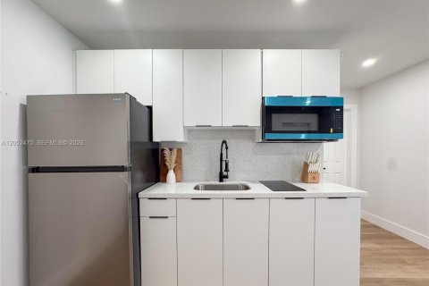 Immobilier commercial à vendre à Miami, Floride: 92.9 m2 № 2262943 - photo 7