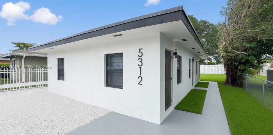 Immobilier commercial à Miami, Floride 92.9 m2 № 2262943