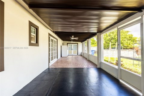Villa ou maison à louer à Hialeah, Floride: 4 chambres, 179.02 m2 № 2027967 - photo 6