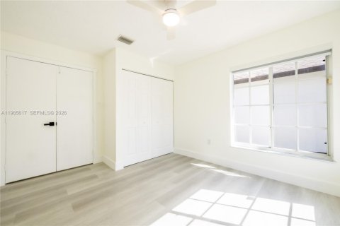 Villa ou maison à louer à Hialeah, Floride: 4 chambres, 179.02 m2 № 2027967 - photo 20