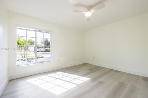 Villa ou maison à louer à Hialeah, Floride: 4 chambres, 179.02 m2 № 2027967 - photo 23