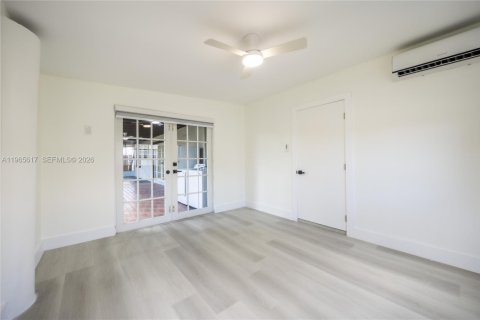 Villa ou maison à louer à Hialeah, Floride: 4 chambres, 179.02 m2 № 2027967 - photo 17
