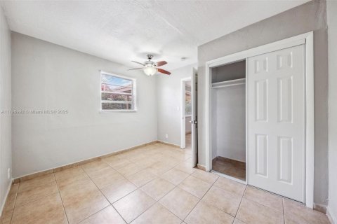 House in West Park, Florida 3 bedrooms, 117.8 sq.m. № 1683903 - photo 10