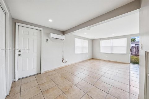 House in West Park, Florida 3 bedrooms, 117.8 sq.m. № 1683903 - photo 16