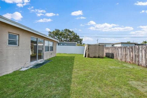 House in West Park, Florida 3 bedrooms, 117.8 sq.m. № 1683903 - photo 30