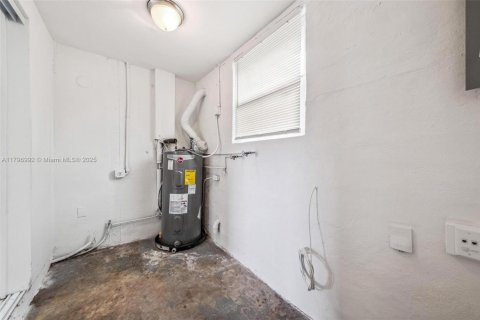 House in West Park, Florida 3 bedrooms, 117.8 sq.m. № 1683903 - photo 17