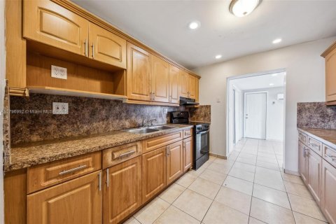 House in West Park, Florida 3 bedrooms, 117.8 sq.m. № 1683903 - photo 6