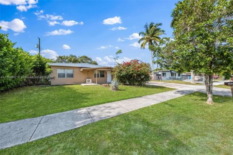 House in West Park, Florida 3 bedrooms, 117.8 sq.m. № 1683903 - photo 28