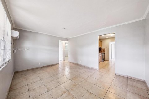 House in West Park, Florida 3 bedrooms, 117.8 sq.m. № 1683903 - photo 24