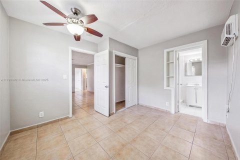 House in West Park, Florida 3 bedrooms, 117.8 sq.m. № 1683903 - photo 23