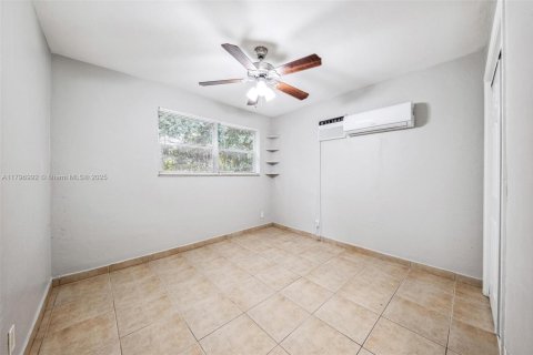 House in West Park, Florida 3 bedrooms, 117.8 sq.m. № 1683903 - photo 14
