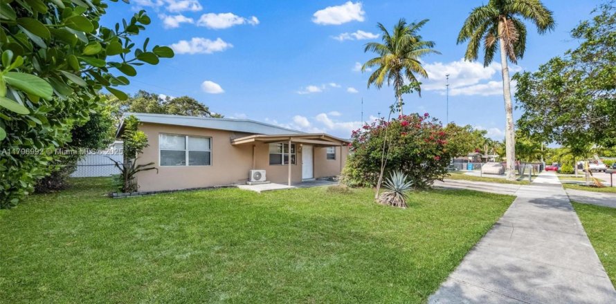 House in West Park, Florida 3 bedrooms, 117.8 sq.m. № 1683903
