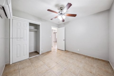 House in West Park, Florida 3 bedrooms, 117.8 sq.m. № 1683903 - photo 15