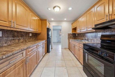 House in West Park, Florida 3 bedrooms, 117.8 sq.m. № 1683903 - photo 7