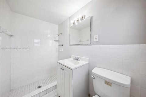 House in West Park, Florida 3 bedrooms, 117.8 sq.m. № 1683903 - photo 11
