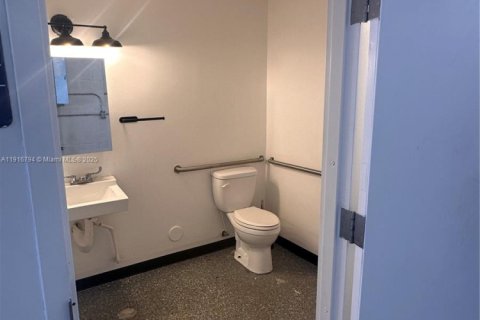 Купить коммерческую недвижимость в Майами-Гарденс, Флорида № 1972787 - фото 4