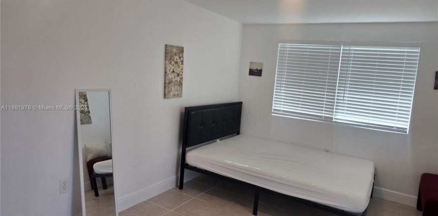 Propiedad comercial en Miami, Florida 77.29 m2 № 1924930