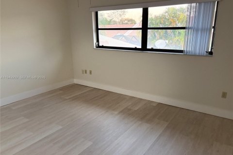 Снять в аренду таунхаус в Майами, Флорида 3 спальни, 169.55м2, № 2078144 - фото 18