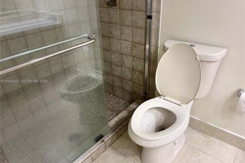 Снять в аренду таунхаус в Майами, Флорида 3 спальни, 169.55м2, № 2078144 - фото 15