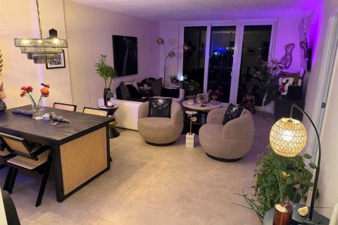 Condo in Plantation, Florida, 2 bedrooms № 2392848 - photo 2