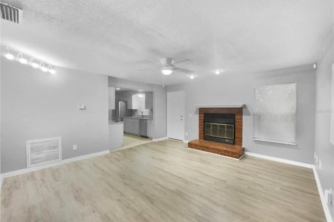 House in Deltona, Florida 3 bedrooms, 124.49 sq.m. № 1558731 - photo 3