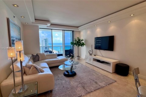 Copropriété à louer à Hallandale Beach, Floride: 2 chambres, 144.37 m2 № 1708785 - photo 7