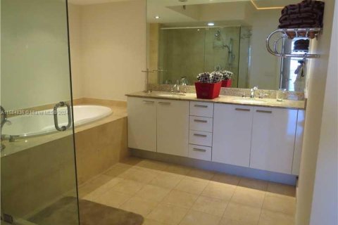 Copropriété à louer à Hallandale Beach, Floride: 2 chambres, 144.37 m2 № 1708785 - photo 13