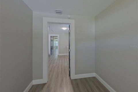 House in Saint Petersburg, Florida 4 bedrooms, 147.44 sq.m. № 1910995 - photo 11