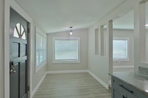 House in Saint Petersburg, Florida 4 bedrooms, 147.44 sq.m. № 1910995 - photo 4
