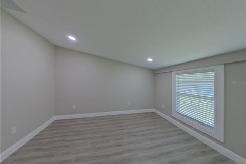 House in Saint Petersburg, Florida 4 bedrooms, 147.44 sq.m. № 1910995 - photo 10