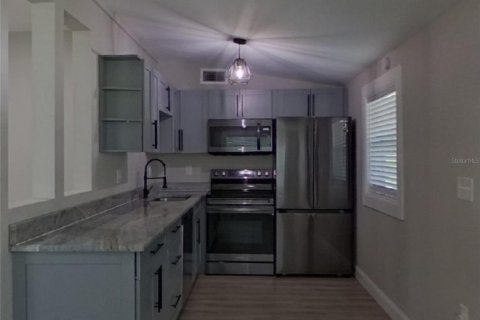 House in Saint Petersburg, Florida 4 bedrooms, 147.44 sq.m. № 1910995 - photo 5