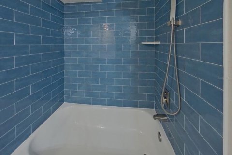 House in Saint Petersburg, Florida 4 bedrooms, 147.44 sq.m. № 1910995 - photo 15