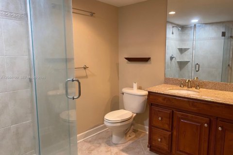 Condo in Riviera Beach, Florida, 2 bedrooms № 2242911 - photo 7