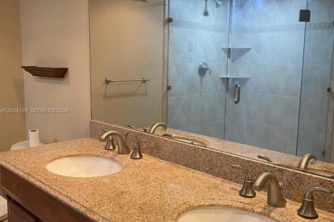 Condo in Riviera Beach, Florida, 2 bedrooms № 2242911 - photo 8