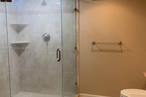 Condo in Riviera Beach, Florida, 2 bedrooms № 2242911 - photo 9