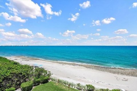 Condo in Riviera Beach, Florida, 2 bedrooms № 2242911 - photo 3