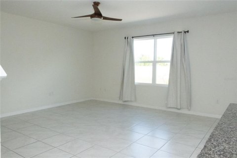House in Sanford, Florida 5 bedrooms, 243.96 sq.m. № 2275467 - photo 15