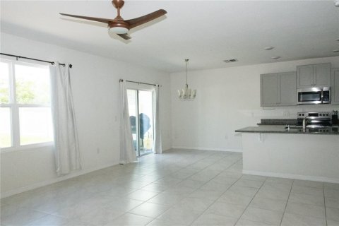 House in Sanford, Florida 5 bedrooms, 243.96 sq.m. № 2275467 - photo 5