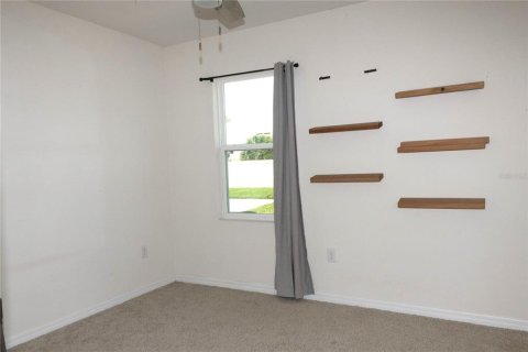House in Sanford, Florida 5 bedrooms, 243.96 sq.m. № 2275467 - photo 4