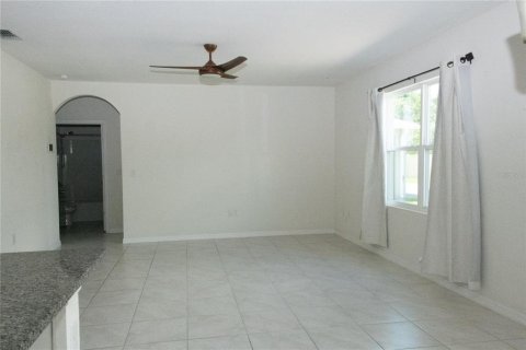 House in Sanford, Florida 5 bedrooms, 243.96 sq.m. № 2275467 - photo 30