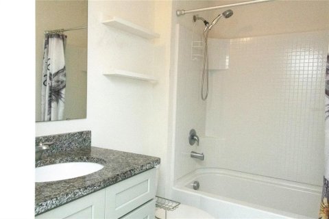 House in Sanford, Florida 5 bedrooms, 243.96 sq.m. № 2275467 - photo 3
