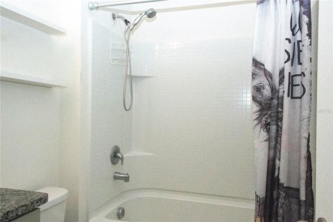 House in Sanford, Florida 5 bedrooms, 243.96 sq.m. № 2275467 - photo 21