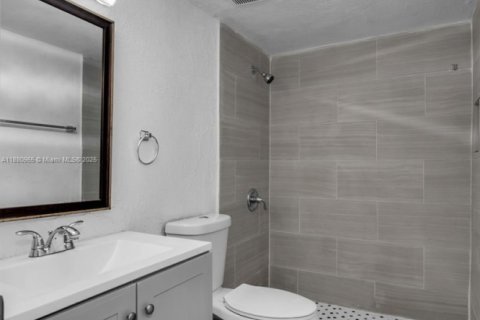 Copropriété à louer à Hialeah, Floride: 2 chambres, 71.07 m2 № 1929564 - photo 12