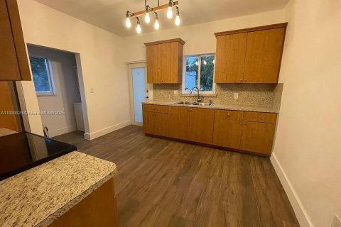 Villa ou maison à vendre à Miami, Floride: 2 chambres, 102.19 m2 № 1952266 - photo 5