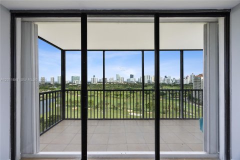 Copropriété à vendre à Aventura, Floride: 1 chambre, 84.82 m2 № 2075076 - photo 26