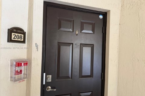 Copropriété à vendre à Doral, Floride: 3 chambres, 116.69 m2 № 2084814 - photo 3