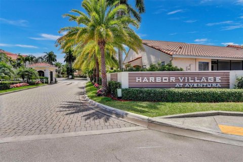 Adosado en venta en Aventura, Florida, 2 dormitorios, 127.83 m2 № 2152731 - foto 2