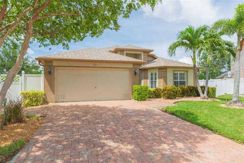House in Saint Petersburg, Florida 3 bedrooms, 189.24 sq.m. № 2205823