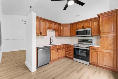 Casa en venta en North Lauderdale, Florida, 3 dormitorios, 133.97 m2 № 1836191 - foto 1